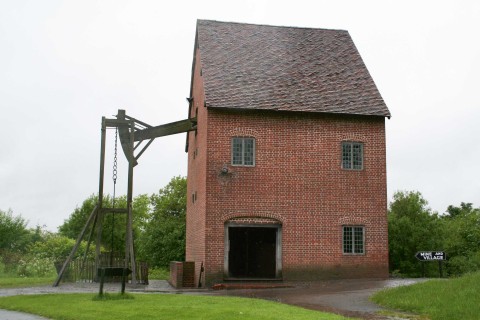 newcomen-engine-replica-at-black-country-museum.jpg