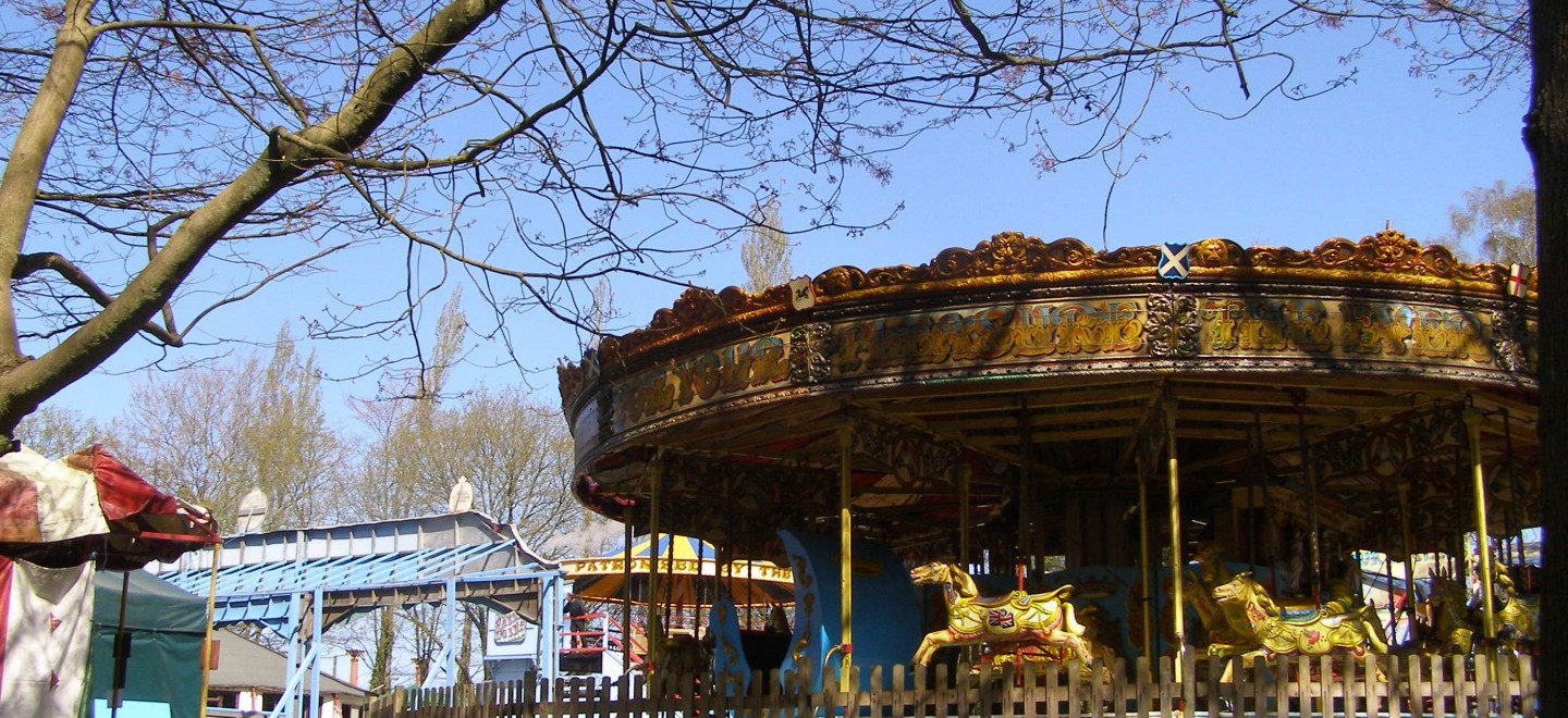 Spend_Easter_on_the_Fairground_at_Hollycombe_Steam_in_the_Country_P1014537.JPG